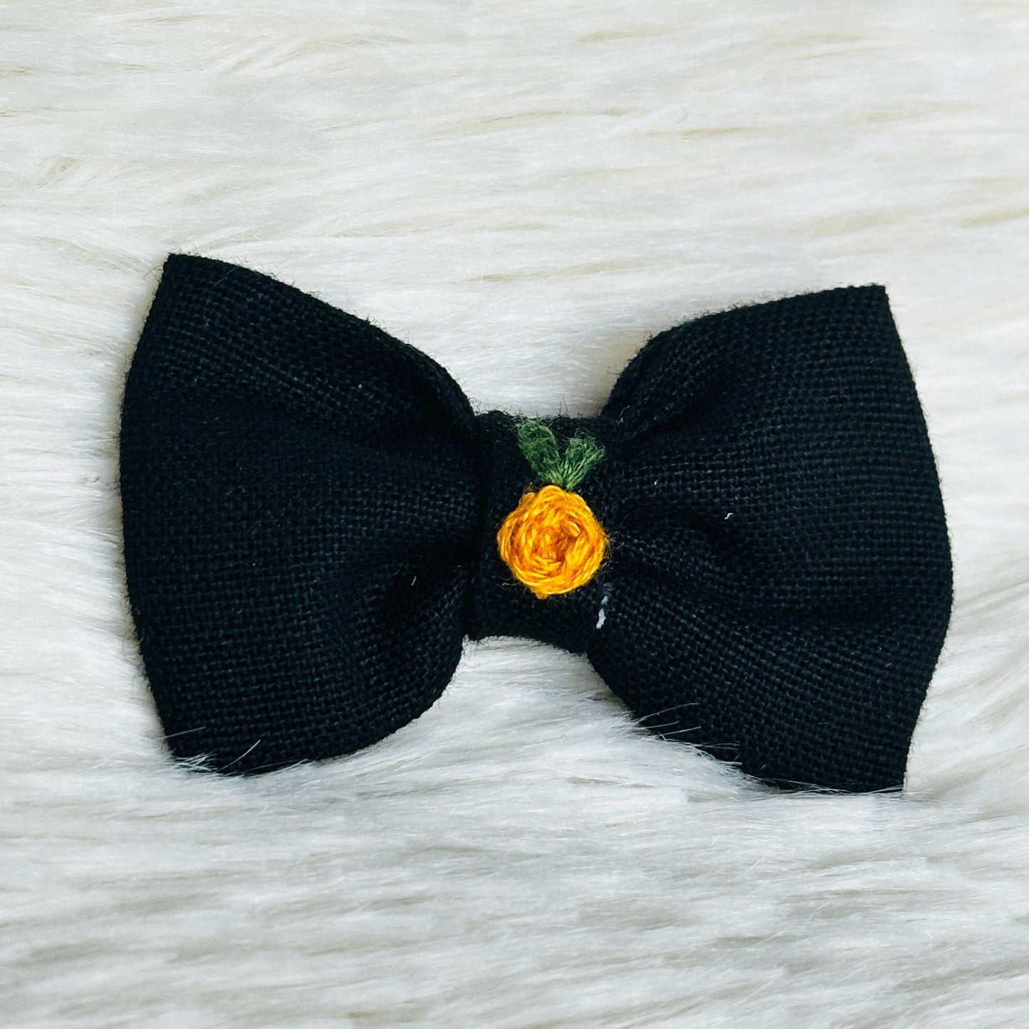Handmade Black Threadwork Hairpin with Yellow Flower & Green Leaf Design 🌻